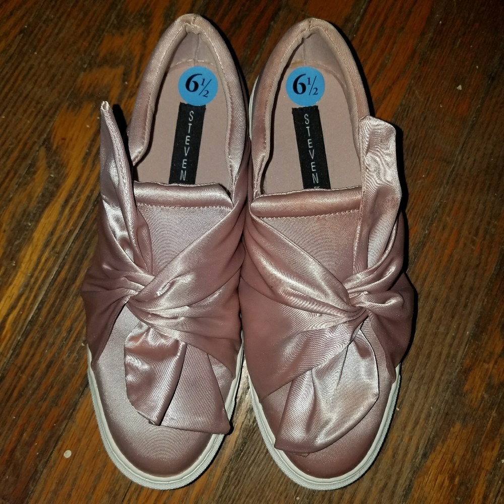 Steve Madden slip ons